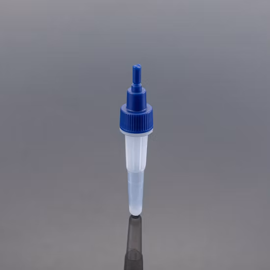 Больничная одноразовая коллекция, несколько прозрачных пластиковых пробирок для экстракции антигенов для пробирок для быстрой диагностики антигенов.